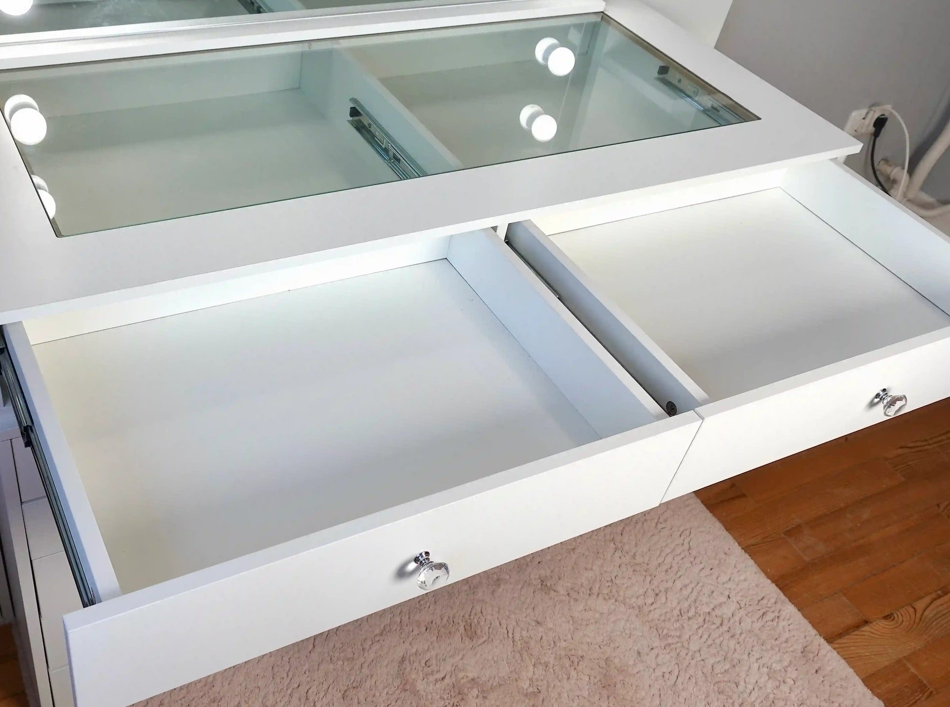 Schminktisch mit Schminkspiegel - Diamond Hollywood Station