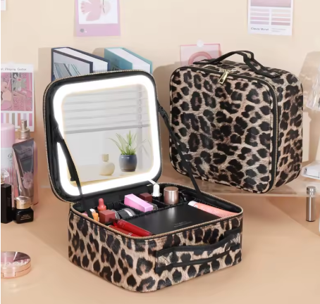 Kosmetiktasche Make up Organizer mit LED Spiegel Leo Muster